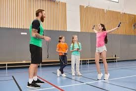 2024 赛季：洛杉矶道奇队在世界大赛中克服弗里曼的伤病，4-1 战胜纽约洋基