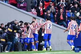 大谷翔平在 2023 经典赛面对意大利时投出 102 英里火球，全场惊呼